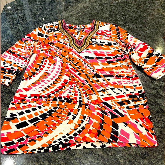 dennis basso Tops - 💗🧡 Beautiful like new Dennis Basso size M tunic top. Cool colors and detail!